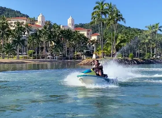 Wave Runners, Grand Isla Navidad Resort, Hotel en Manzanillo Colima, frente a Barra de Navidad